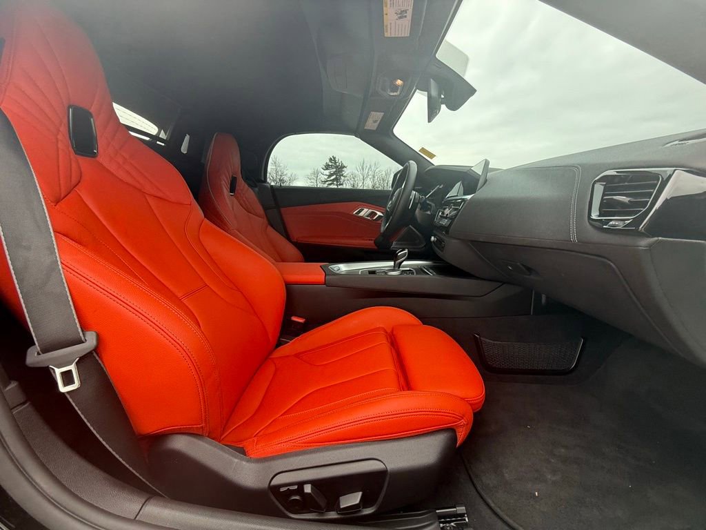 Used 2024 BMW Z4 M40i w/ Premium Package image 34