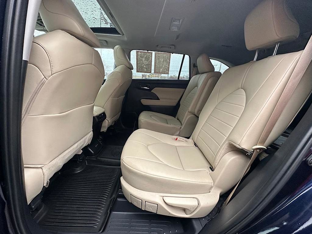 Certified 2024 Toyota Highlander XLE image 18