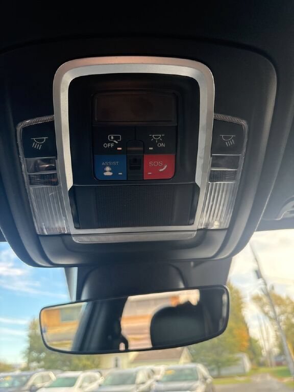 Used 2024 RAM 1500 Laramie AWD/4WD image 32