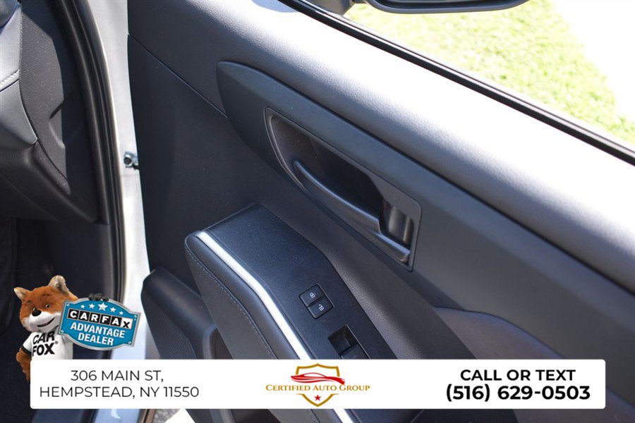 Used 2025 Toyota Highlander LE FWD image 21