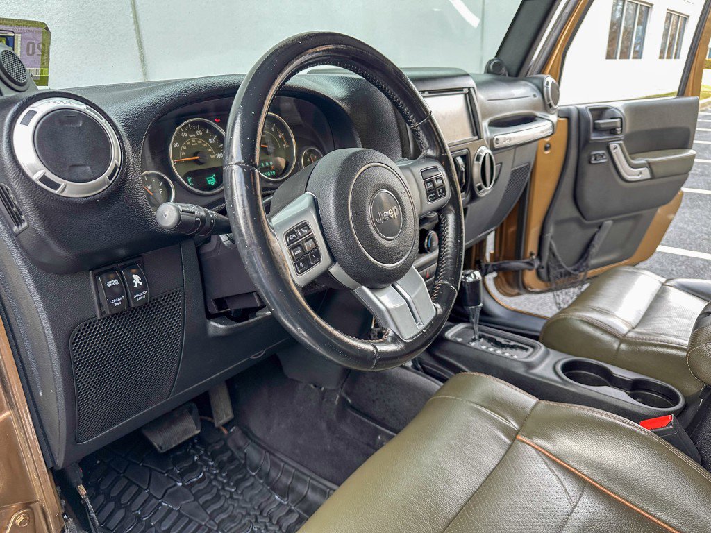 Used 2011 Jeep Wrangler Unlimited 70th Anniversary w/ Connectivity Group image 18