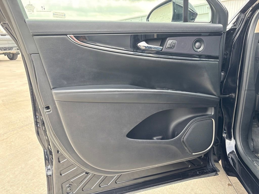 Used 2021 Lincoln Nautilus Reserve w/ Equipment Group 201A image 13