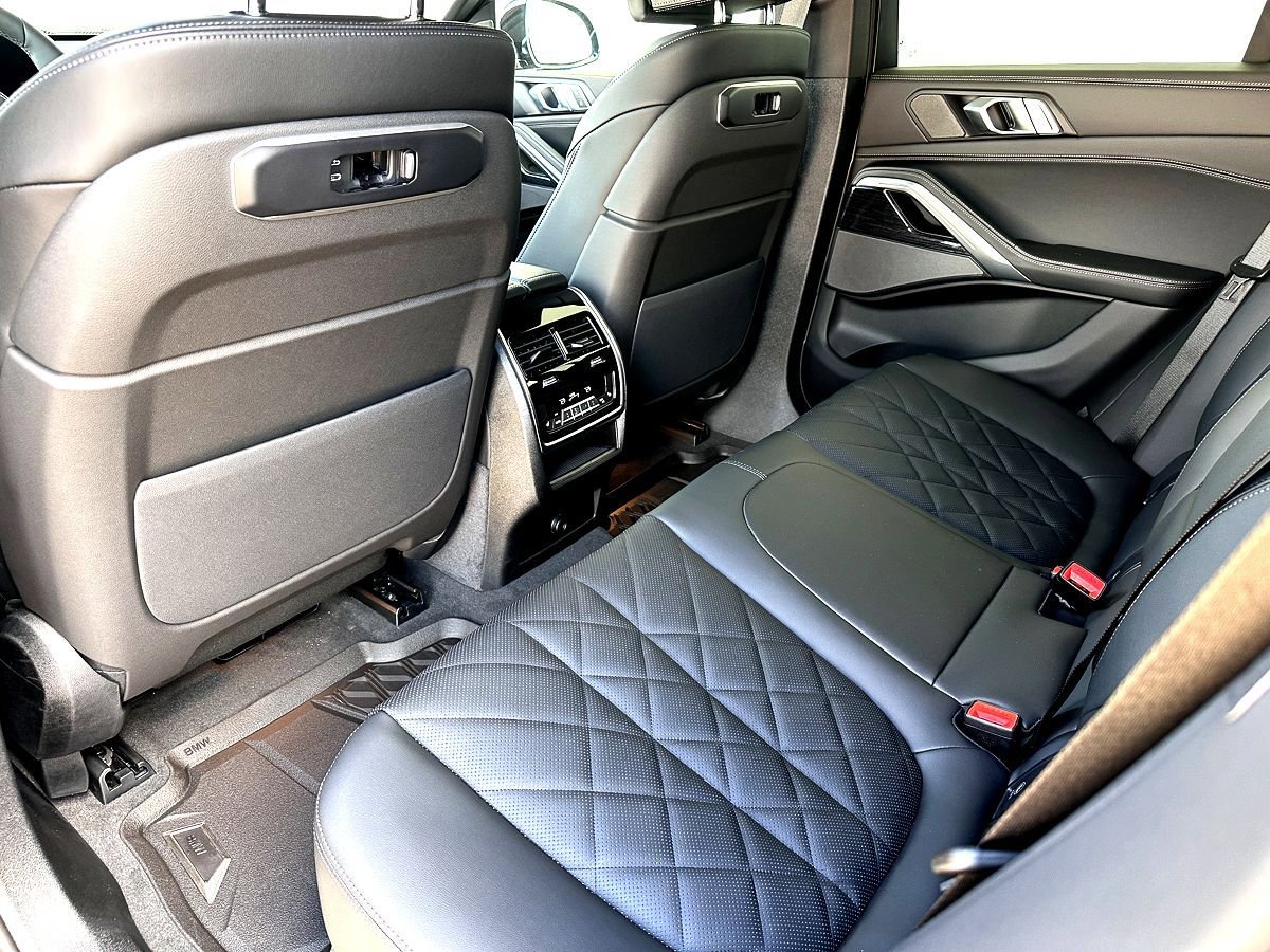 New 2026 BMW X6 xDrive40i w/ Climate Comfort Package image 18