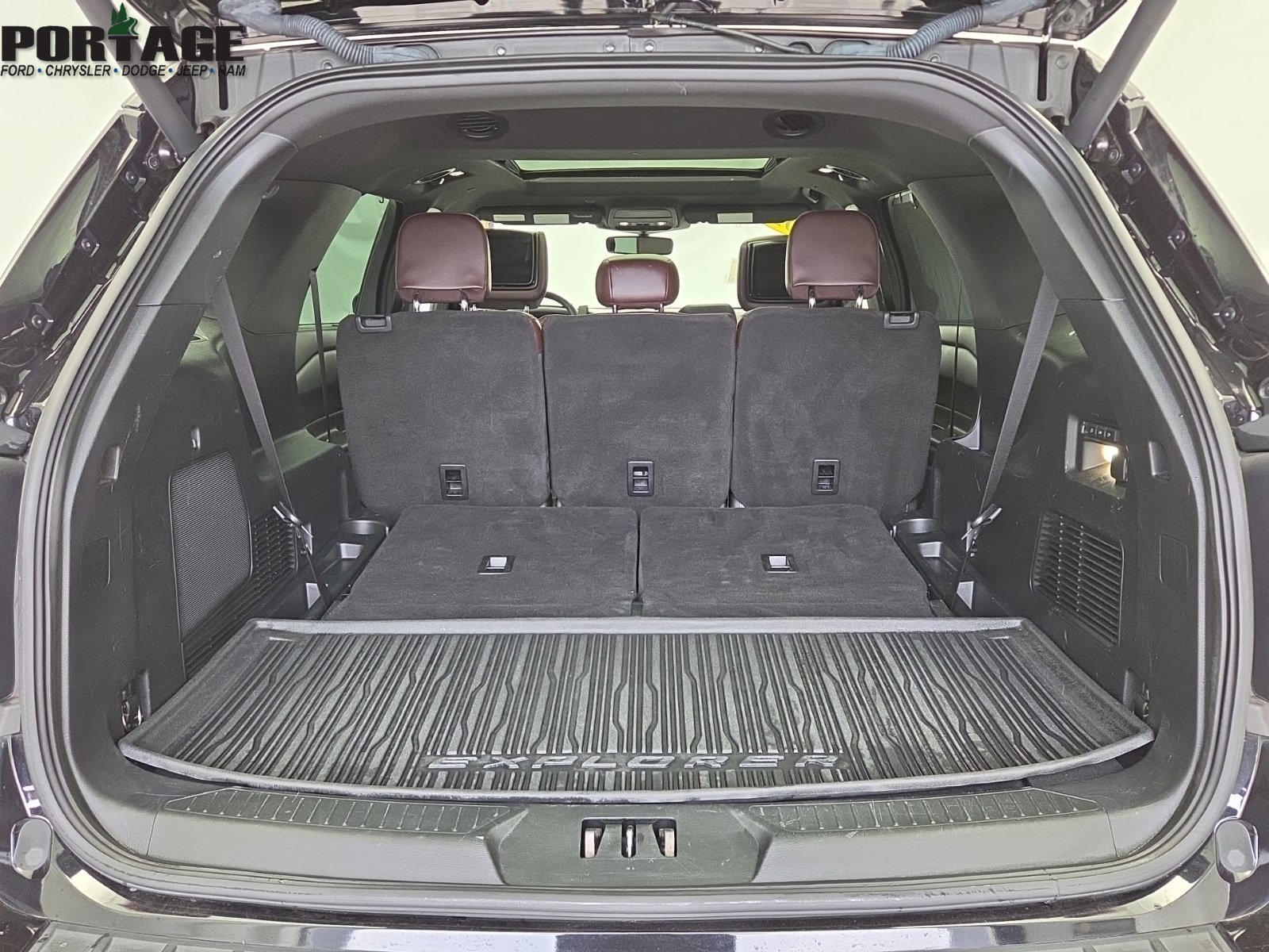 Used 2022 Ford Explorer Platinum w/ Class IV Trailer Tow Package AWD/4WD image 39