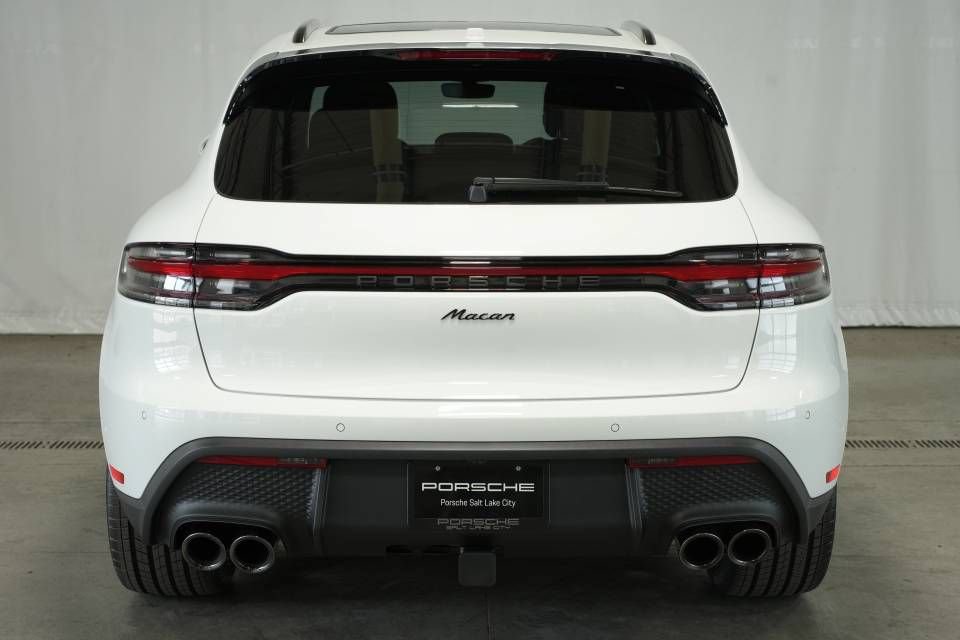 Certified 2025 Porsche Macan AWD/4WD image 12