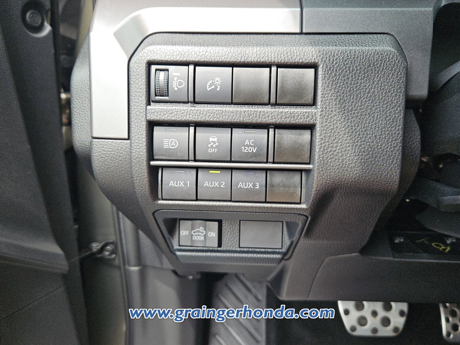 Used 2025 Toyota Tacoma TRD Sport w/ TRD Sport Upgrade Package AWD/4WD image 24