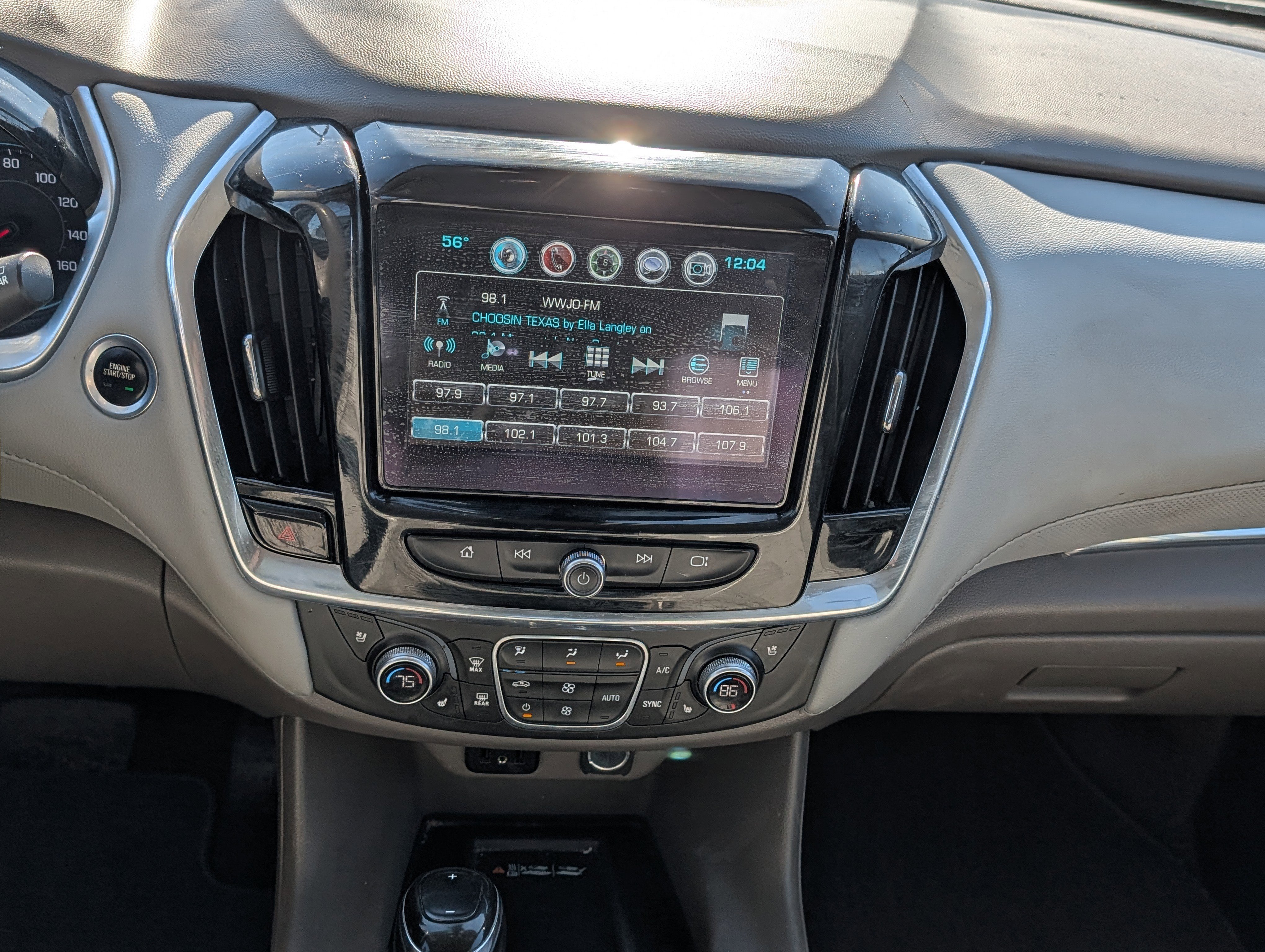 Used 2018 Chevrolet Traverse Premier image 15