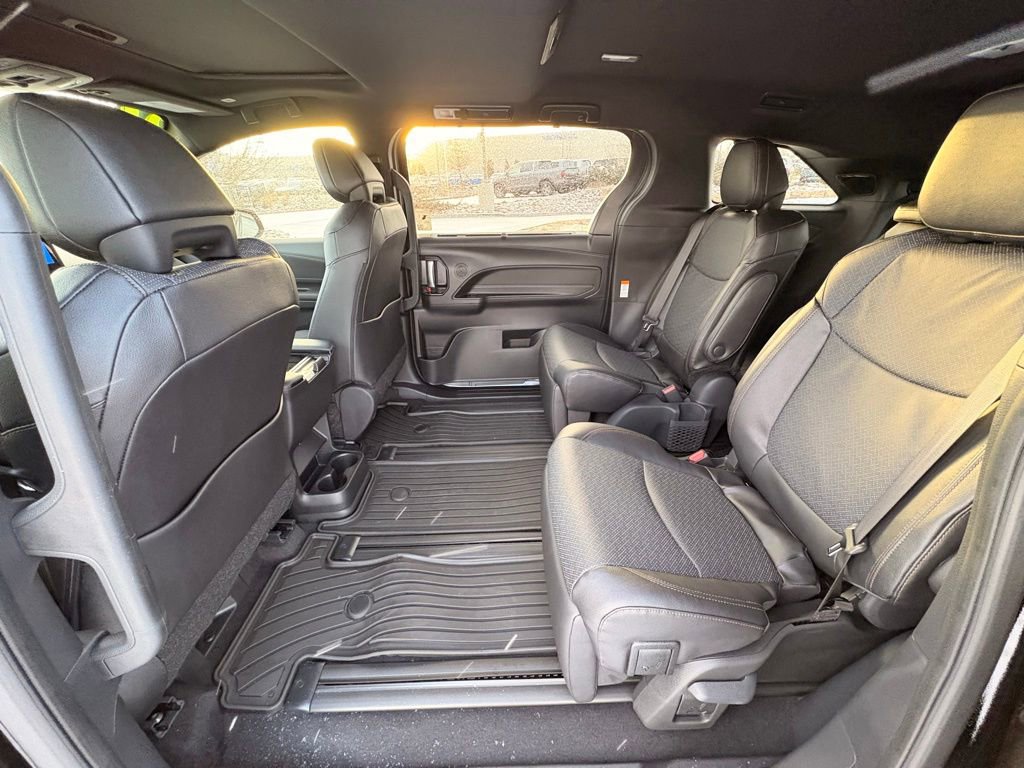 Used 2026 Toyota Sienna Limited image 26