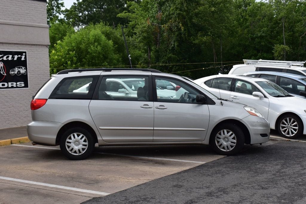 Used 2010 Toyota Sienna CE FWD image 4