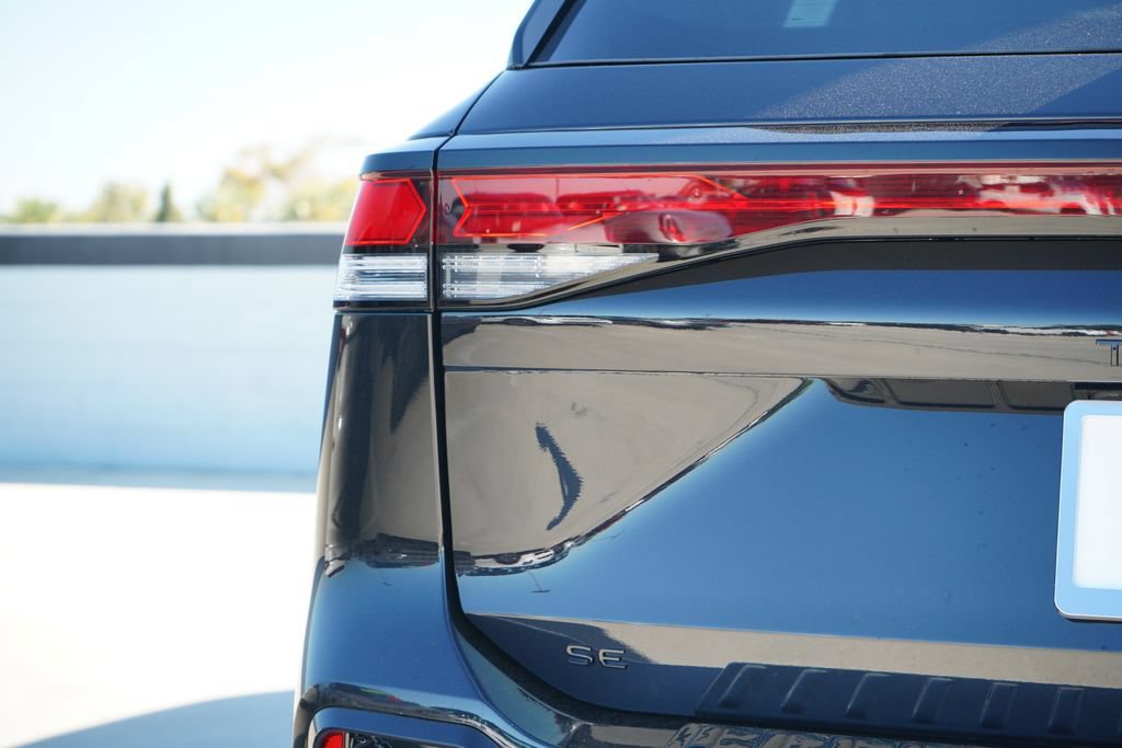 New 2026 Volkswagen Tiguan SE R-Line AWD/4WD image 8