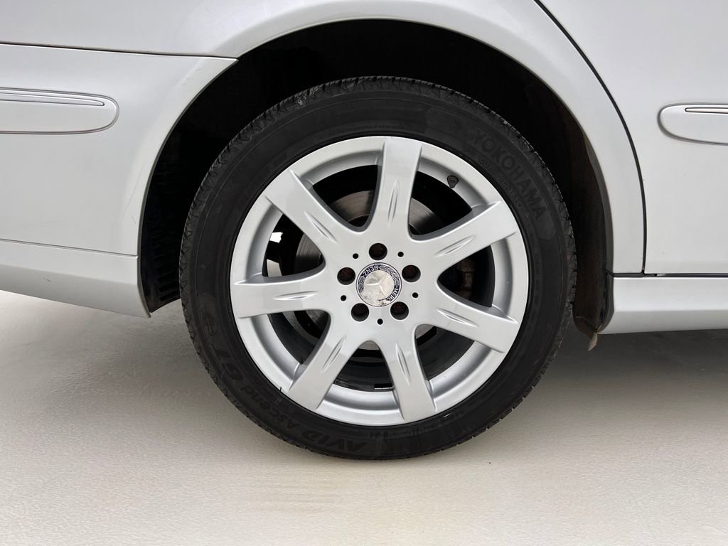 Used 2008 Mercedes-Benz E 350 4MATIC Sedan image 32