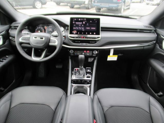 New 2026 Jeep Compass Latitude image 11