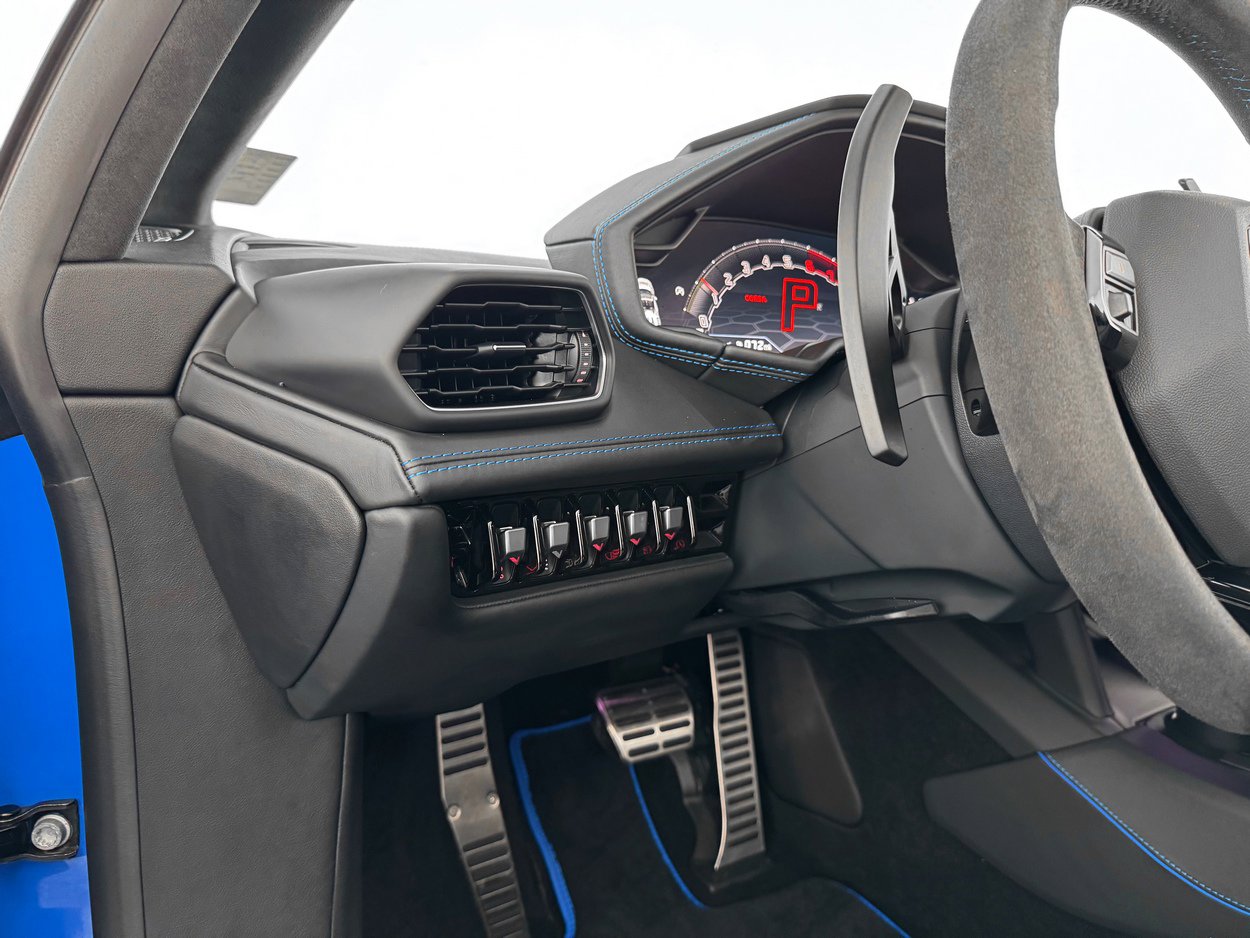 Used 2022 Lamborghini Huracan EVO image 18