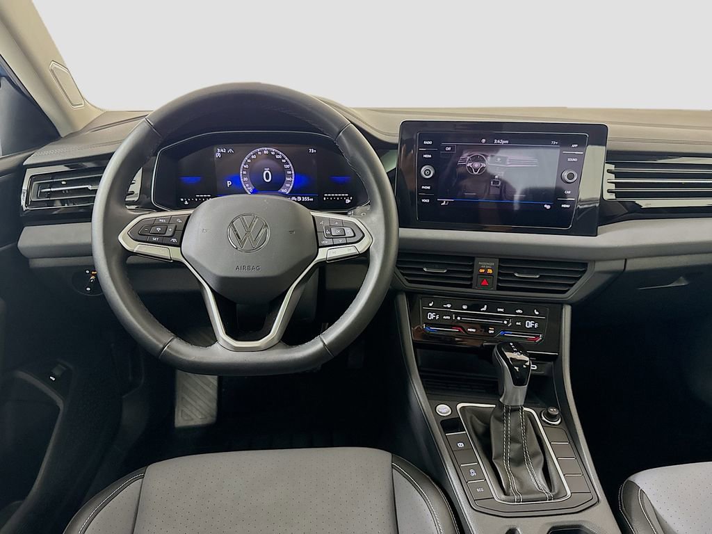 Used 2025 Volkswagen Jetta SE image 22