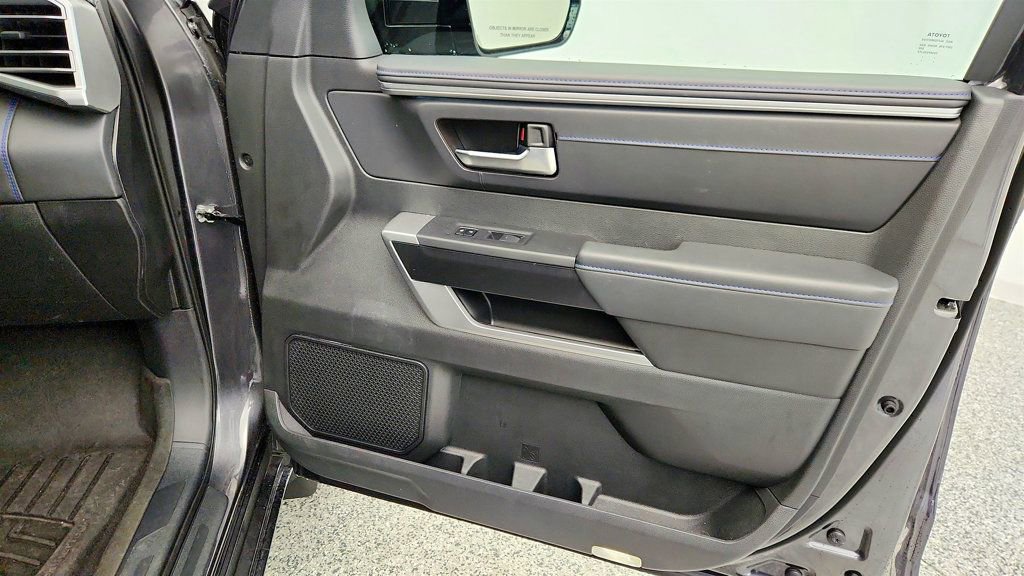 Used 2025 Toyota Sequoia Platinum image 27