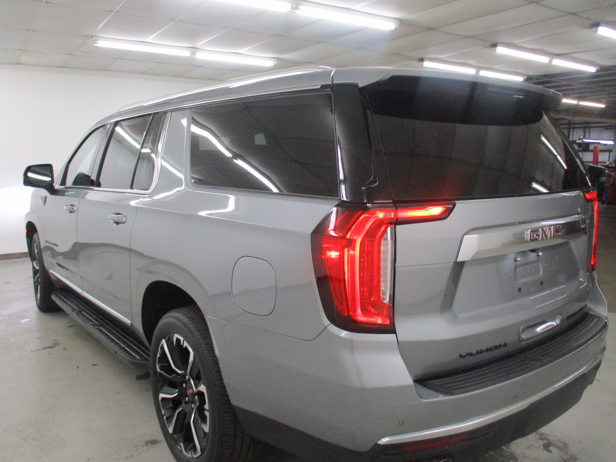 Certified 2023 GMC Yukon XL Denali AWD/4WD image 7