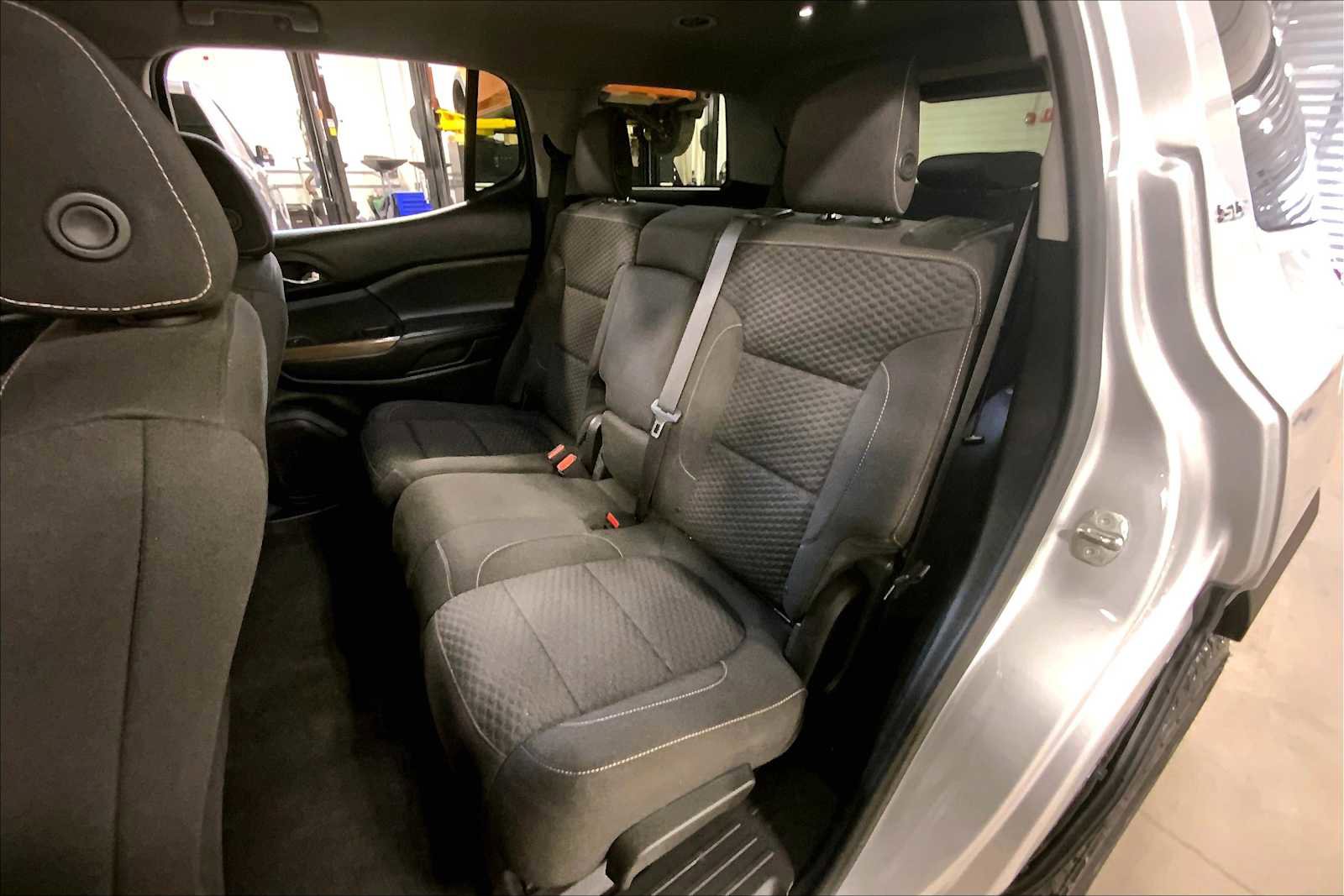 Used 2018 GMC Acadia SLE image 20