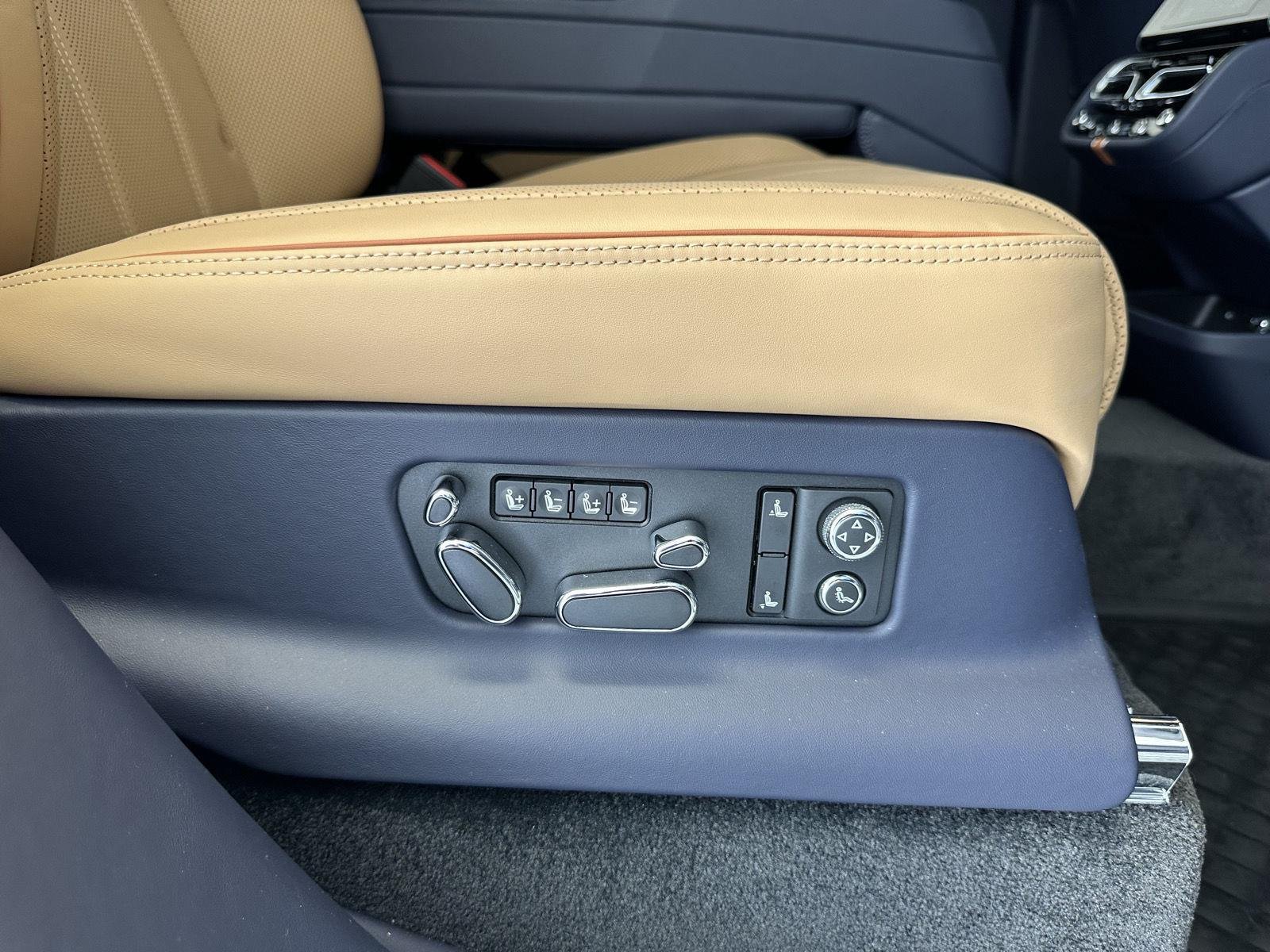 New 2026 Bentley Bentayga Extended Wheelbase AWD/4WD image 28