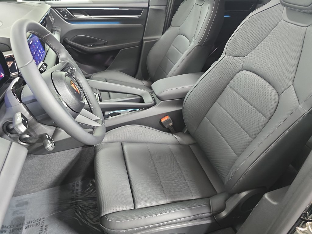 New 2026 Porsche Macan Electric RWD image 5