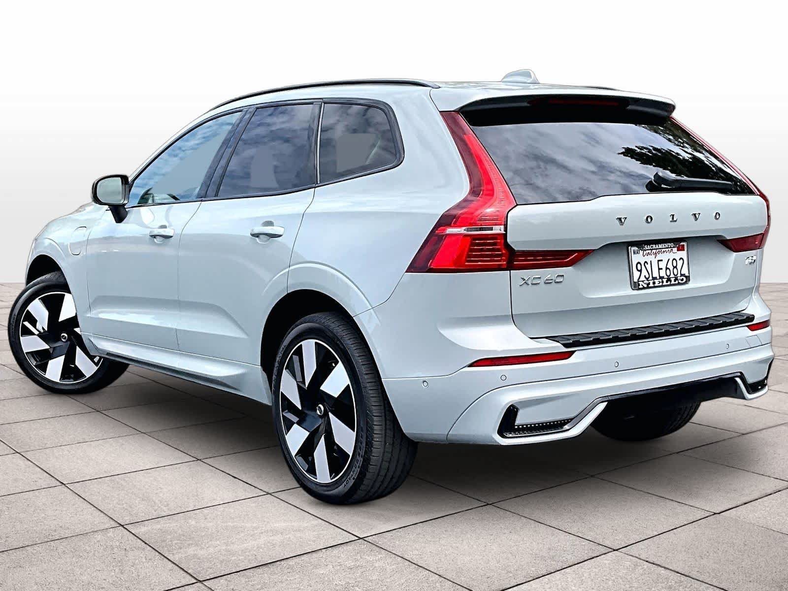 Used 2025 Volvo XC60 T8 Plus AWD/4WD image 15