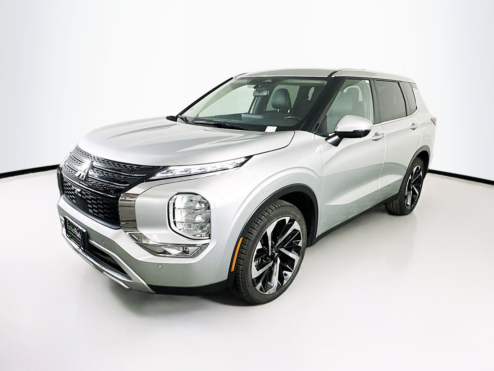 Used 2024 Mitsubishi Outlander SE FWD image 3