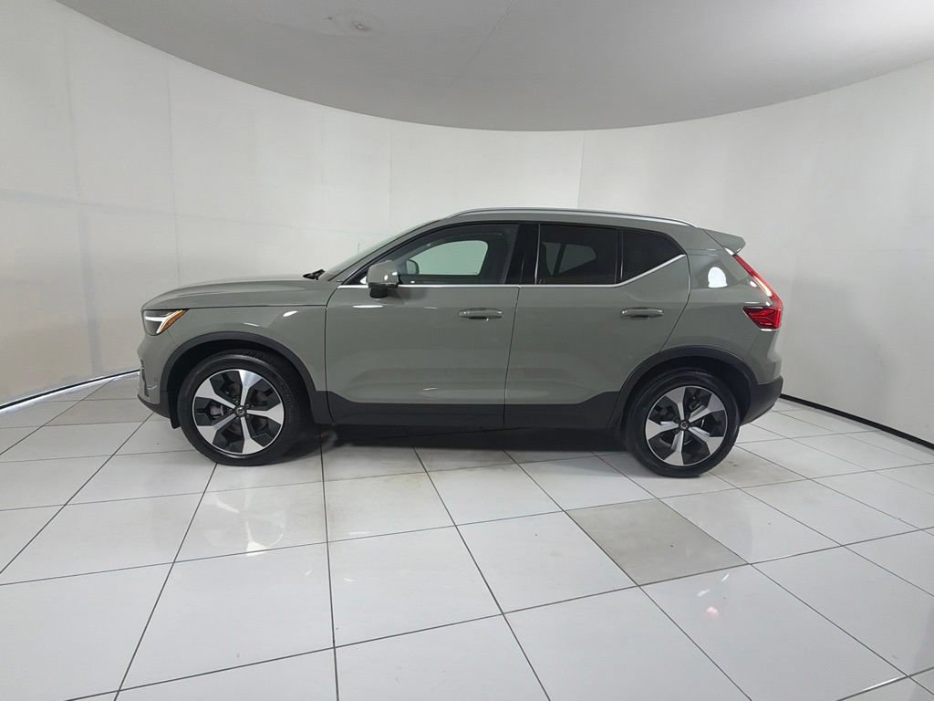 Used 2024 Volvo XC40 B5 Plus AWD/4WD image 8