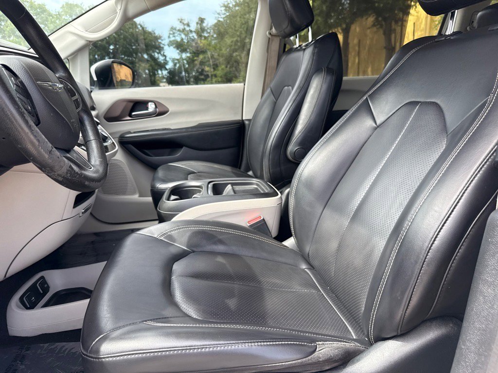 Used 2020 Chrysler Voyager Lxi image 13