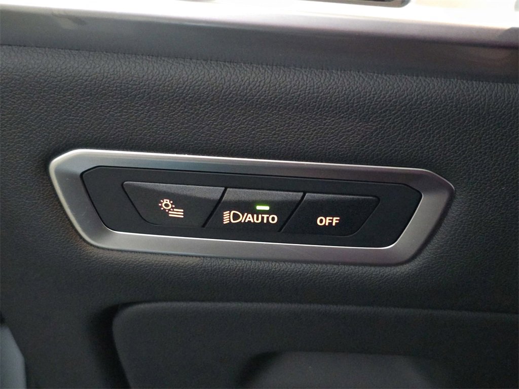 Used 2025 BMW X7 M60i w/ Executive Package image 27