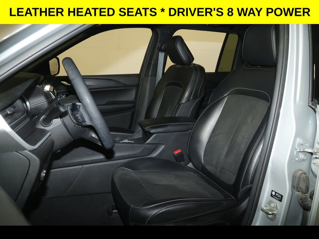 Used 2024 Jeep Grand Cherokee Altitude image 3