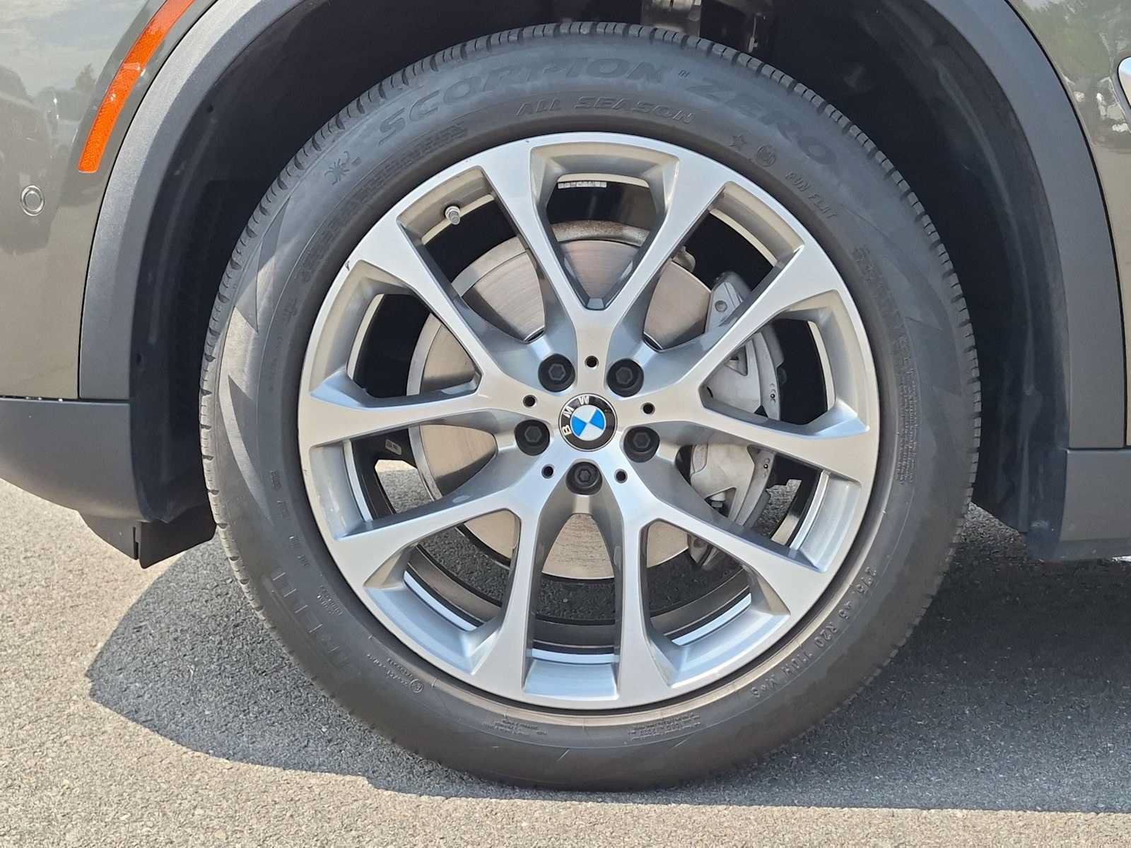 Used 2024 BMW X5 xDrive40i w/ Premium Package AWD/4WD image 14