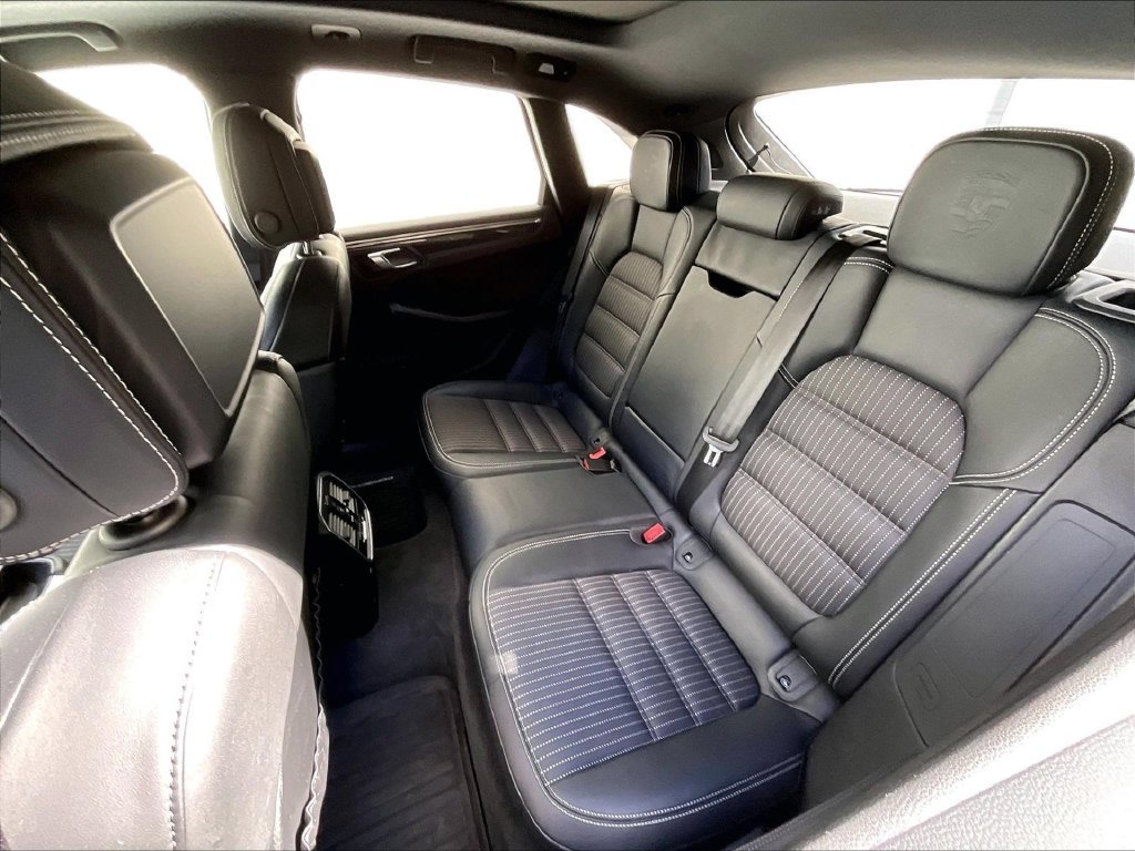 Certified 2023 Porsche Macan Turbo AWD/4WD image 22