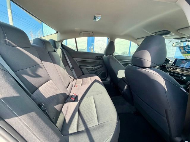 Used 2025 Nissan Altima 2.5 SV FWD image 15