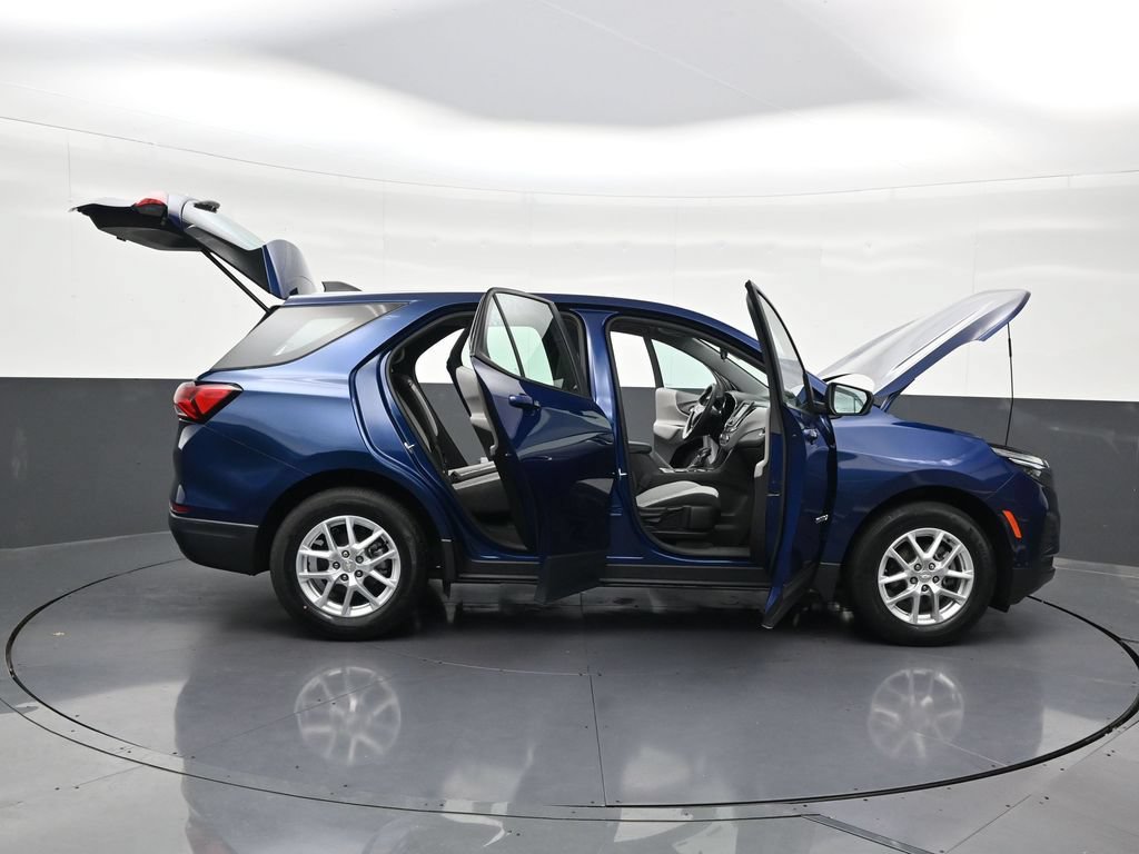Used 2023 Chevrolet Equinox LS FWD image 32