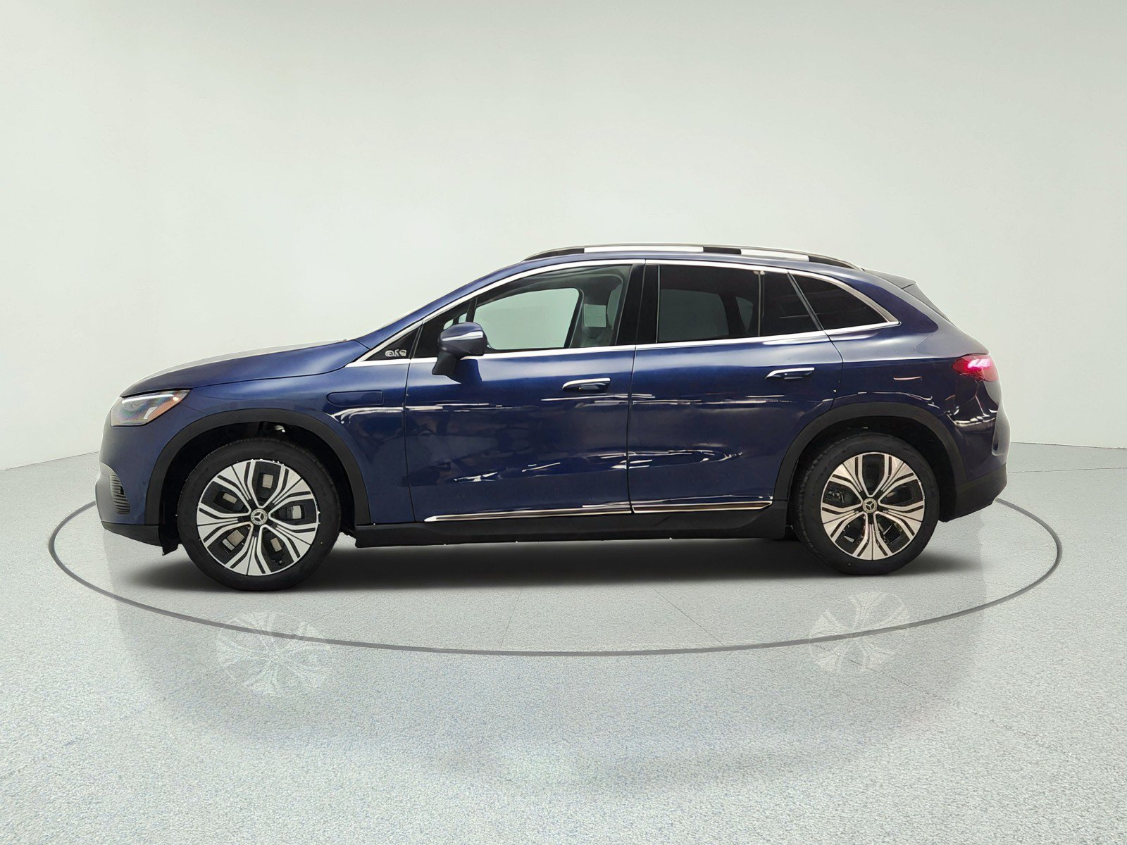 New 2027 Mercedes-Benz EQE 320+ SUV image 8