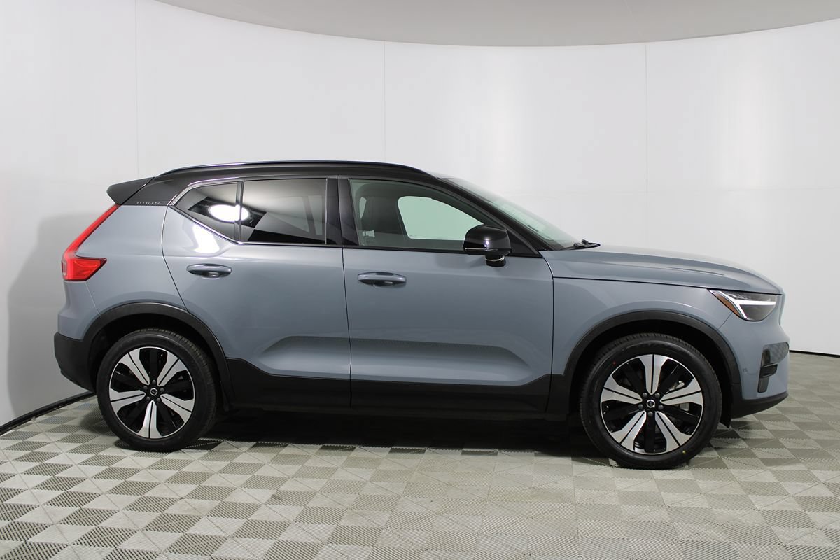 Used 2023 Volvo XC40 Recharge Plus AWD/4WD image 31
