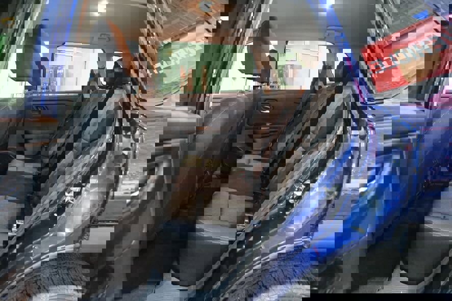 Used 2025 Nissan Rogue SV image 21