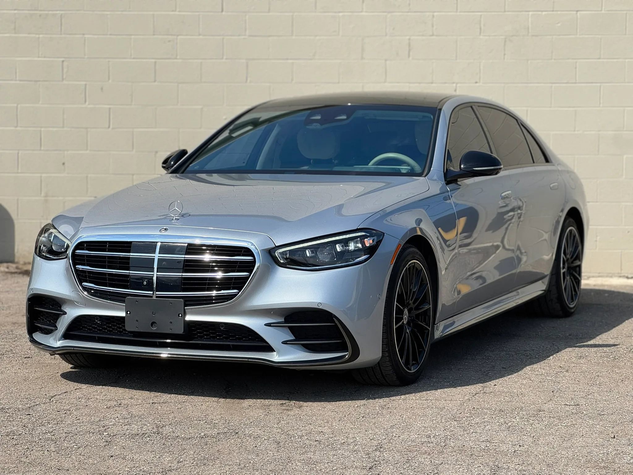 Used 2023 Mercedes-Benz S 580e 4MATIC Sedan w/ AMG Line image 1