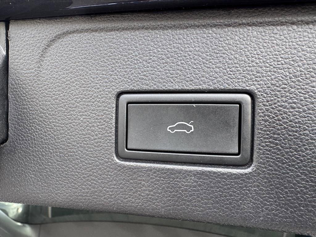 Used 2024 Volkswagen Atlas SEL Premium R-Line image 11