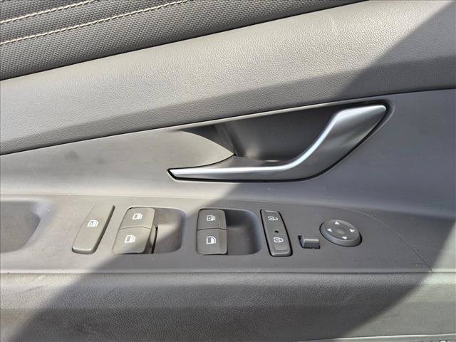 Used 2021 Hyundai Elantra SEL w/ Convenience + Premium Package FWD image 13