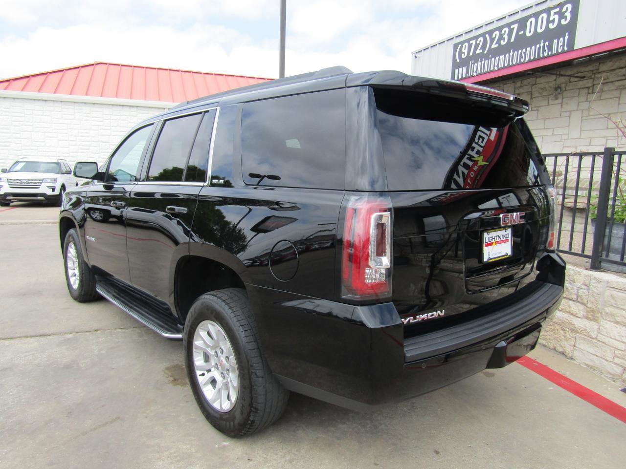 Used 2017 GMC Yukon SLE AWD/4WD image 3
