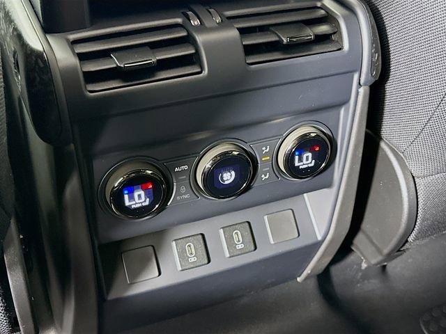 New 2026 Land Rover Defender 110 OCTA AWD/4WD image 27
