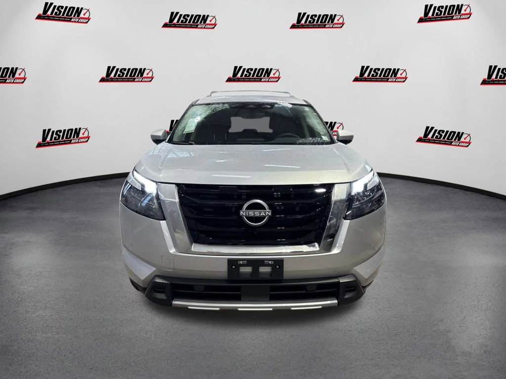New 2025 Nissan Pathfinder SL image 2