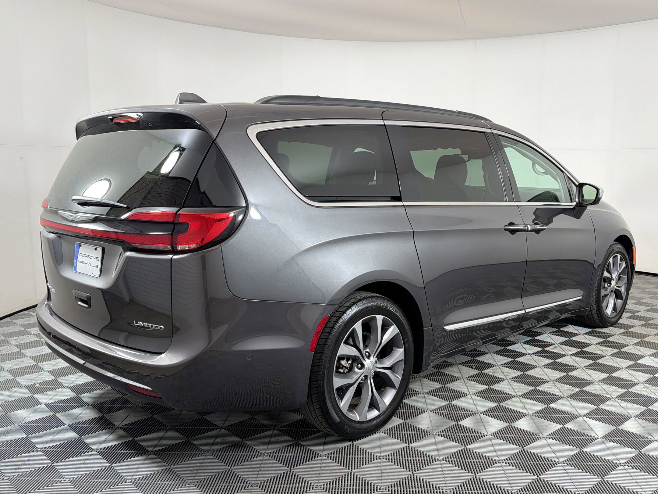 Used 2022 Chrysler Pacifica Limited FWD image 10