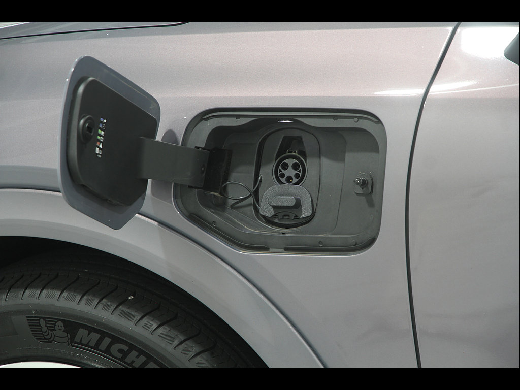 Used 2024 Chevrolet Equinox EV LT FWD image 4