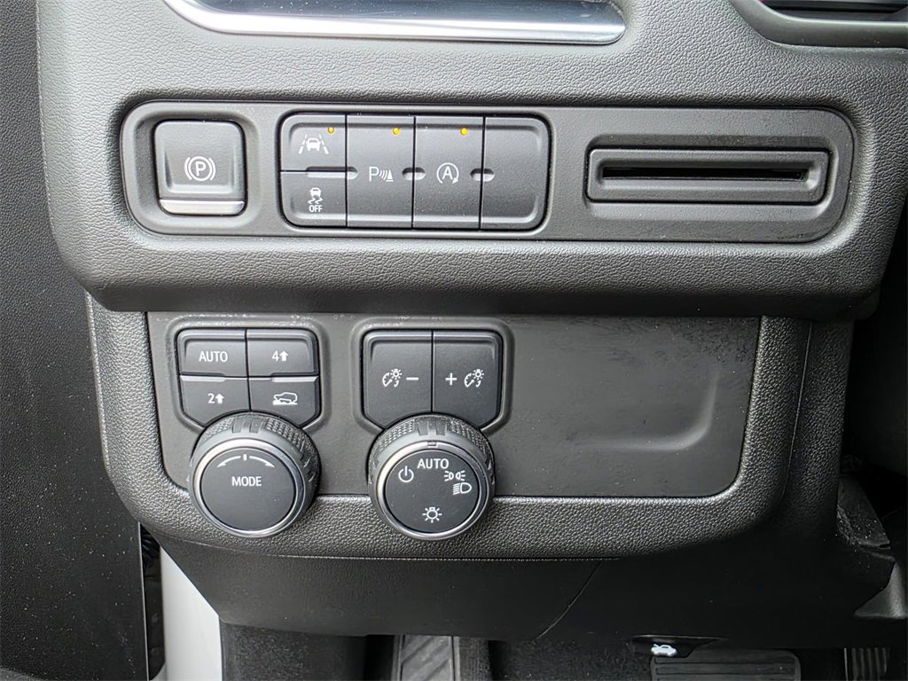 Used 2024 Chevrolet Suburban RST image 27