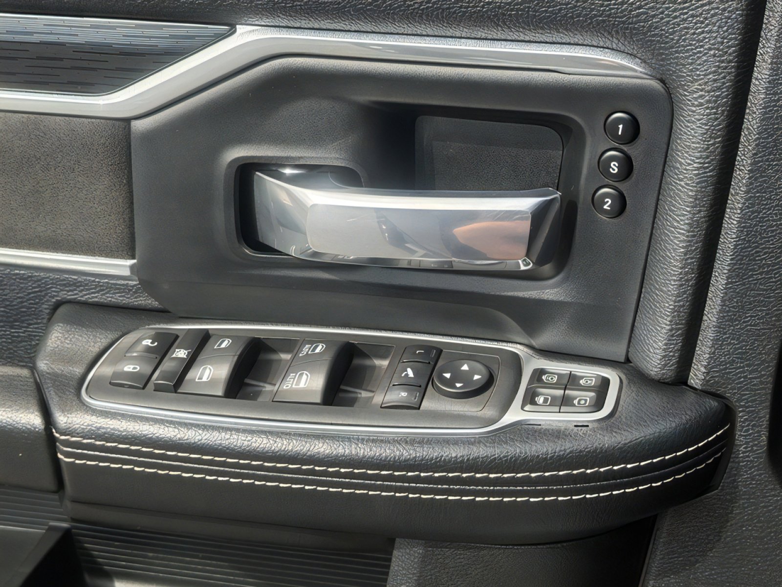 Used 2024 RAM 2500 Laramie w/ Sport Appearance Package image 35