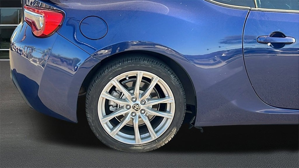 Used 2017 Toyota 86 image 5