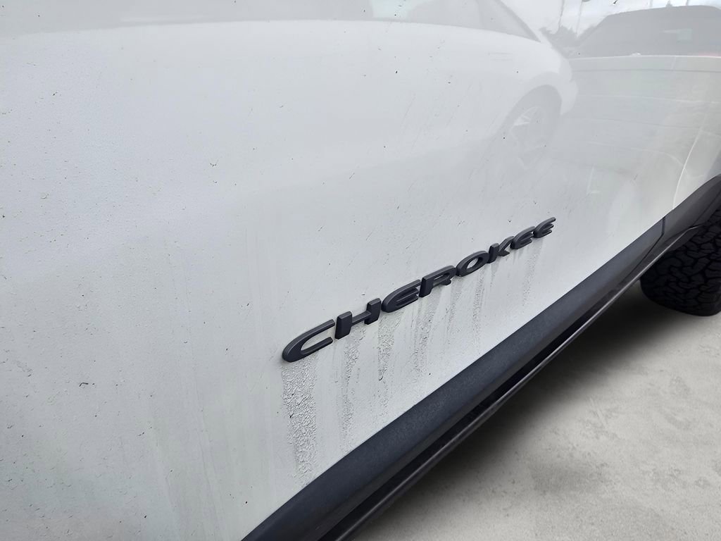 Used 2019 Jeep Cherokee Trailhawk w/ Cold Weather Group image 14