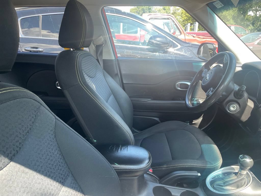 Used 2015 Kia Soul + FWD image 9