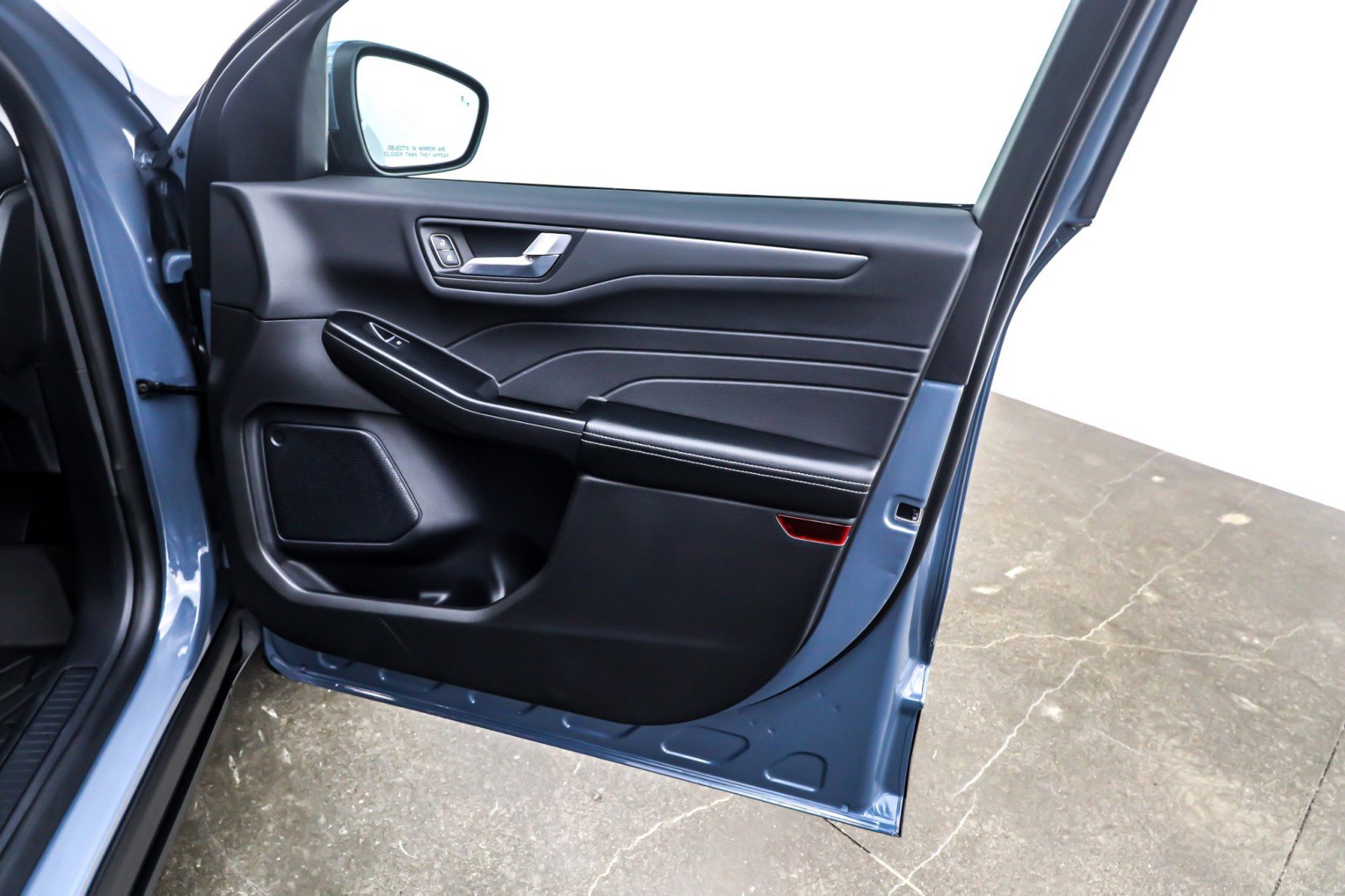 Used 2025 Ford Escape SE w/ Class II Trailer Tow Package image 23